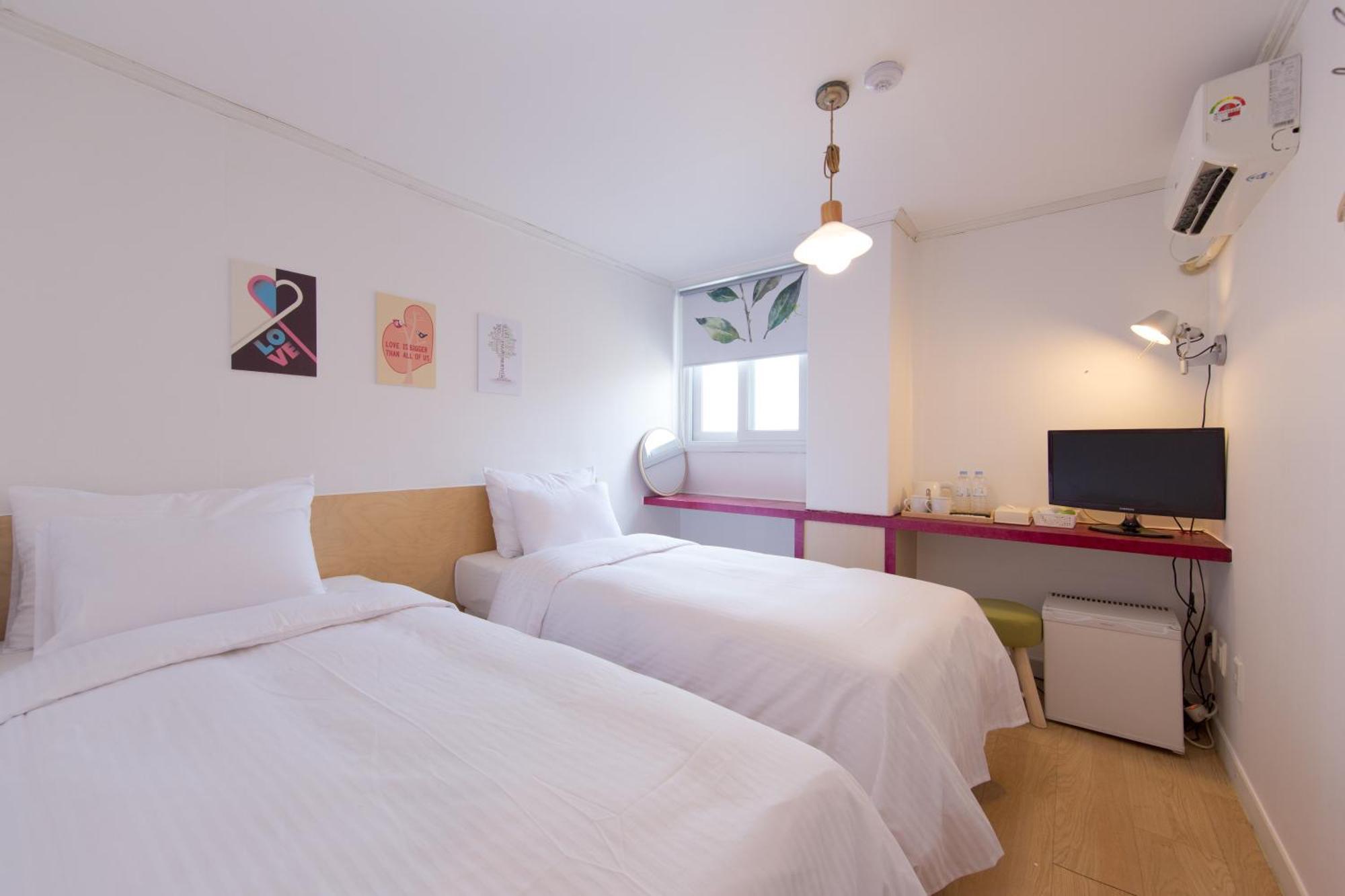 แทรเวล มอนส์เตอร์ สเตย์ Hotel โซล ภายนอก รูปภาพ