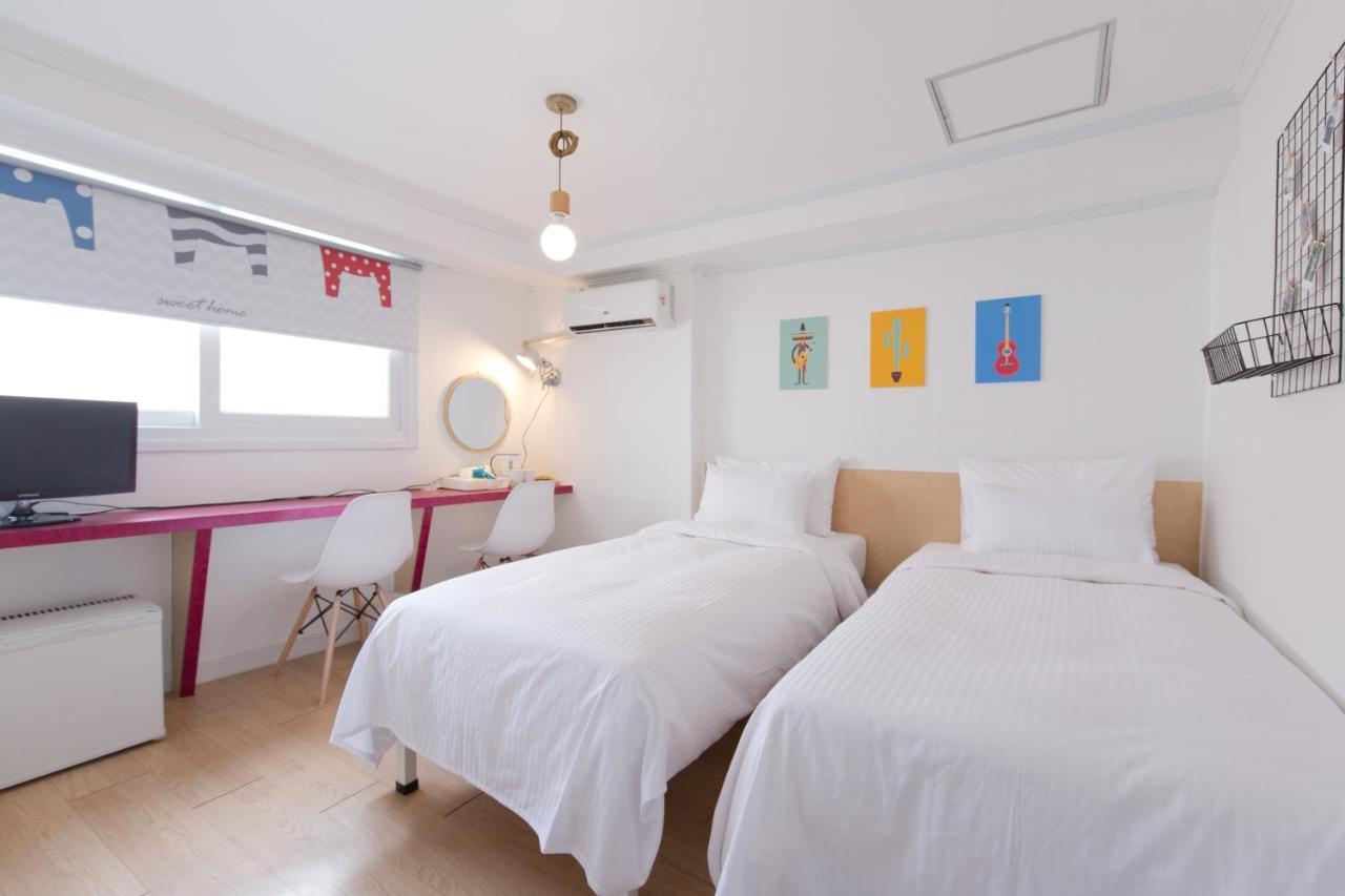 แทรเวล มอนส์เตอร์ สเตย์ Hotel โซล ภายนอก รูปภาพ
